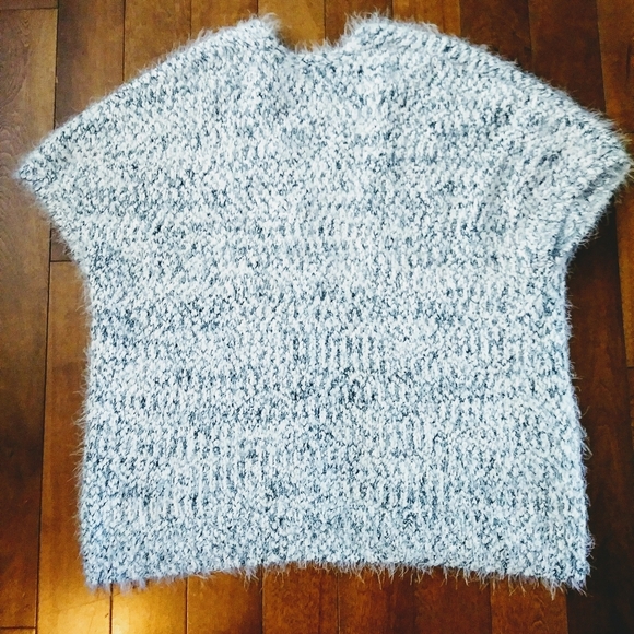 Reitmans  fuzzy cardigan size xs white/black - Picture 3 of 4
